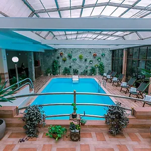 https://pino-vere-palace-hotel.alltbilisihotels.com